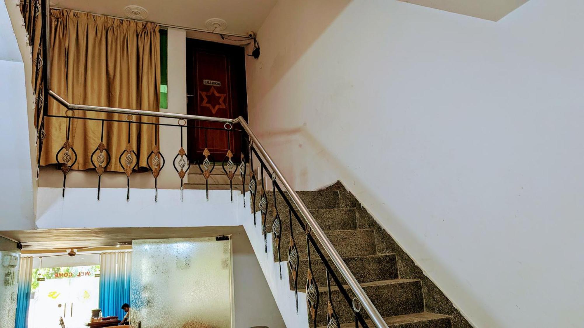 Hotel Lecston @Yashobhoomi Dwarka Sector - 25 Metro Station Delhi  Dış mekan fotoğraf