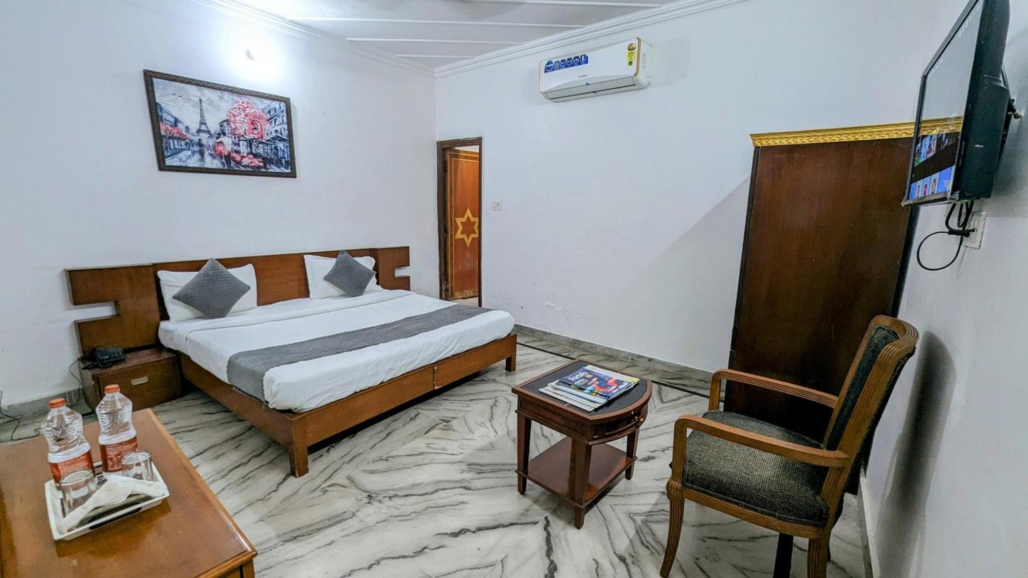 Hotel Lecston @Yashobhoomi Dwarka Sector - 25 Metro Station Delhi  Dış mekan fotoğraf