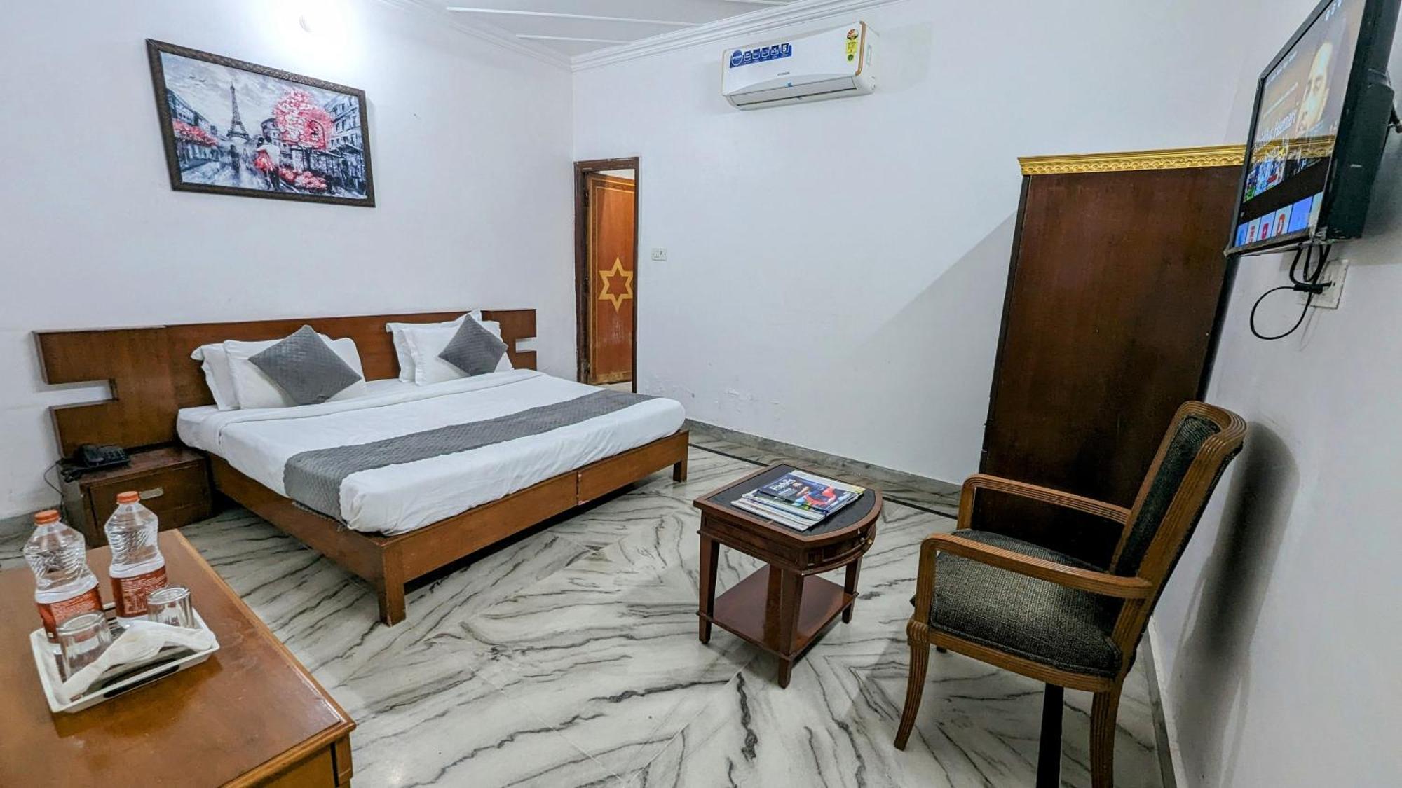 Hotel Lecston @Yashobhoomi Dwarka Sector - 25 Metro Station Delhi  Dış mekan fotoğraf