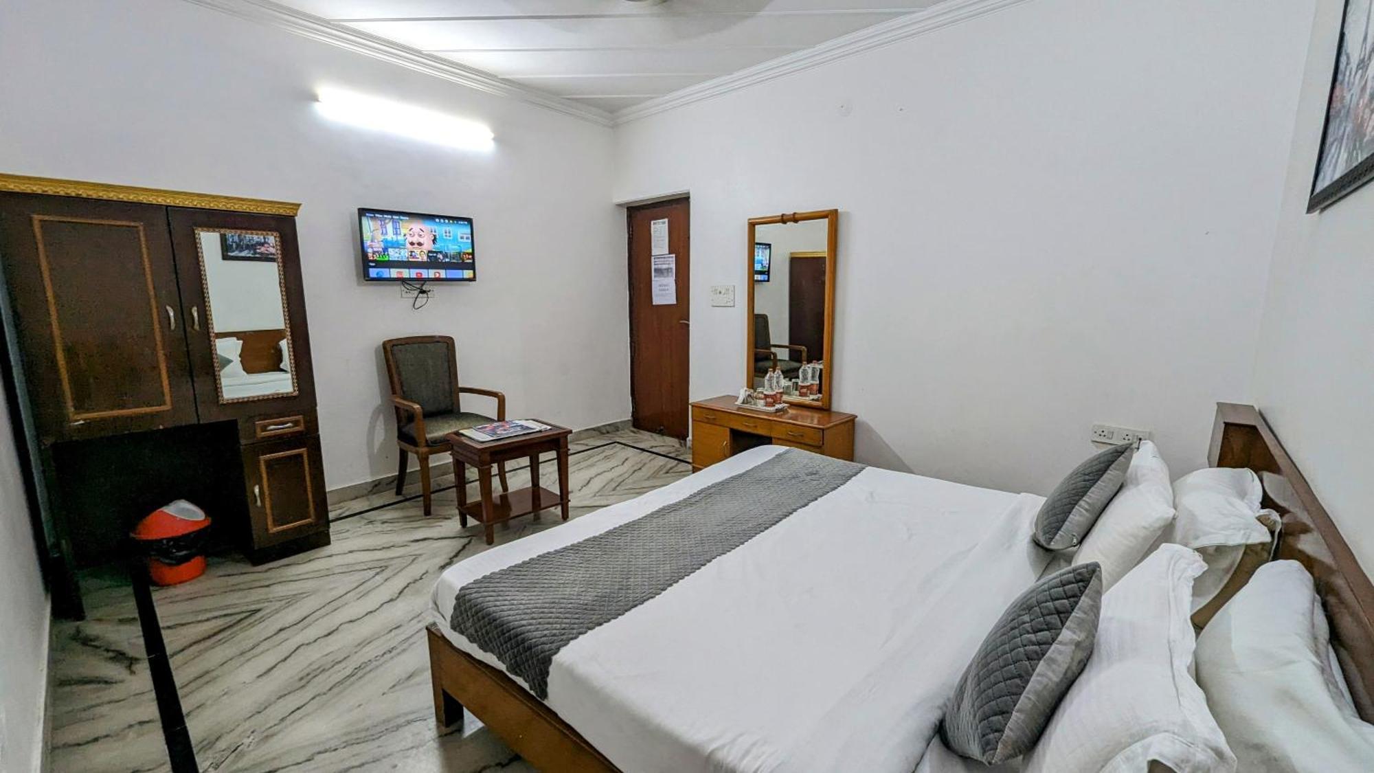 Hotel Lecston @Yashobhoomi Dwarka Sector - 25 Metro Station Delhi  Dış mekan fotoğraf