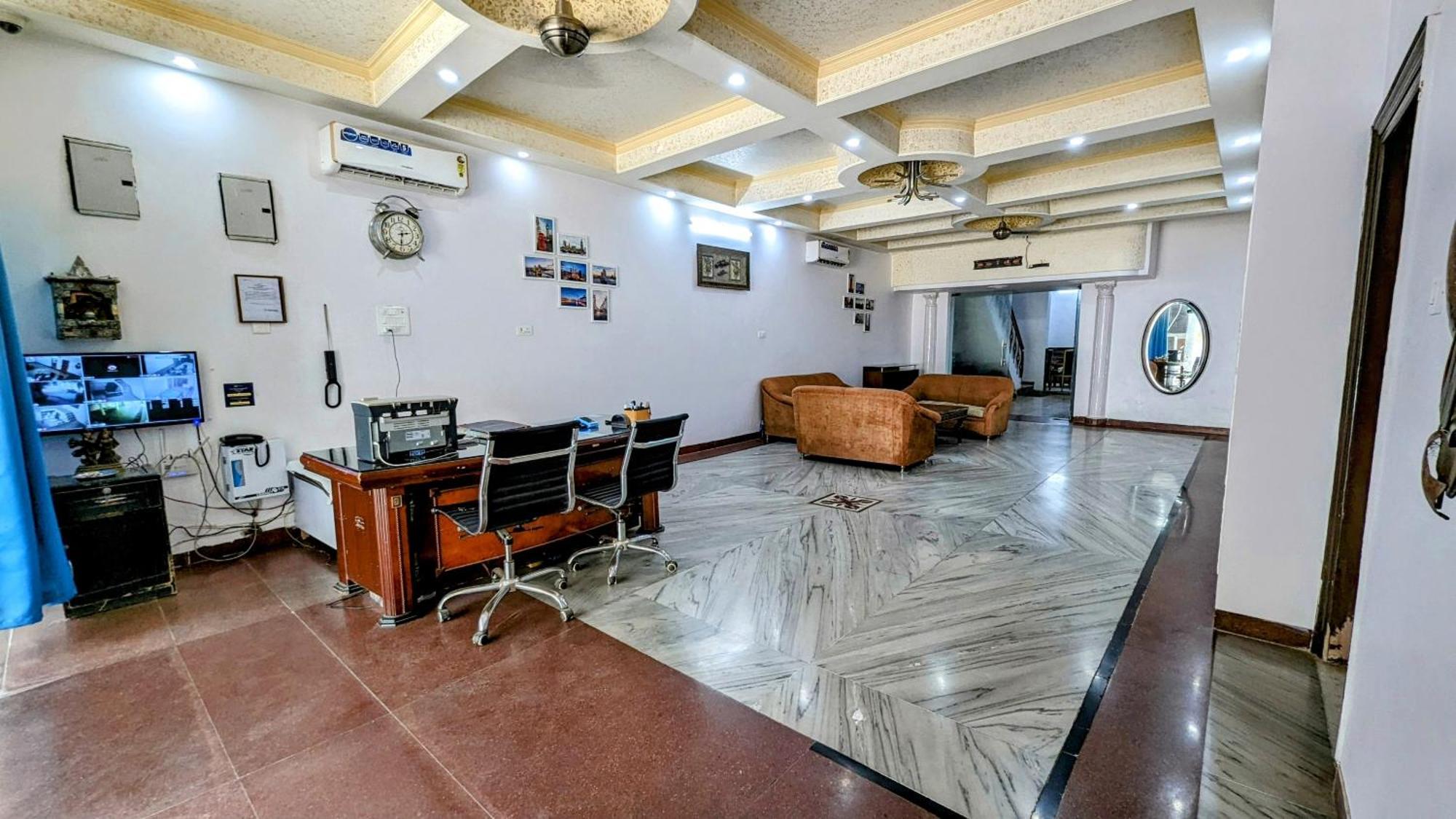 Hotel Lecston @Yashobhoomi Dwarka Sector - 25 Metro Station Delhi  Dış mekan fotoğraf