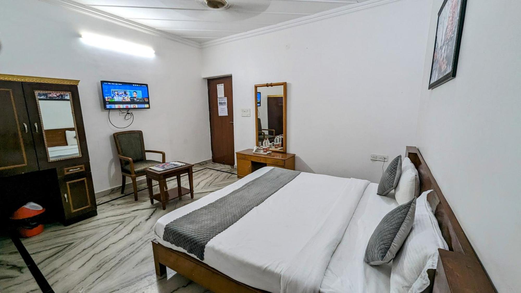 Hotel Lecston @Yashobhoomi Dwarka Sector - 25 Metro Station Delhi  Dış mekan fotoğraf