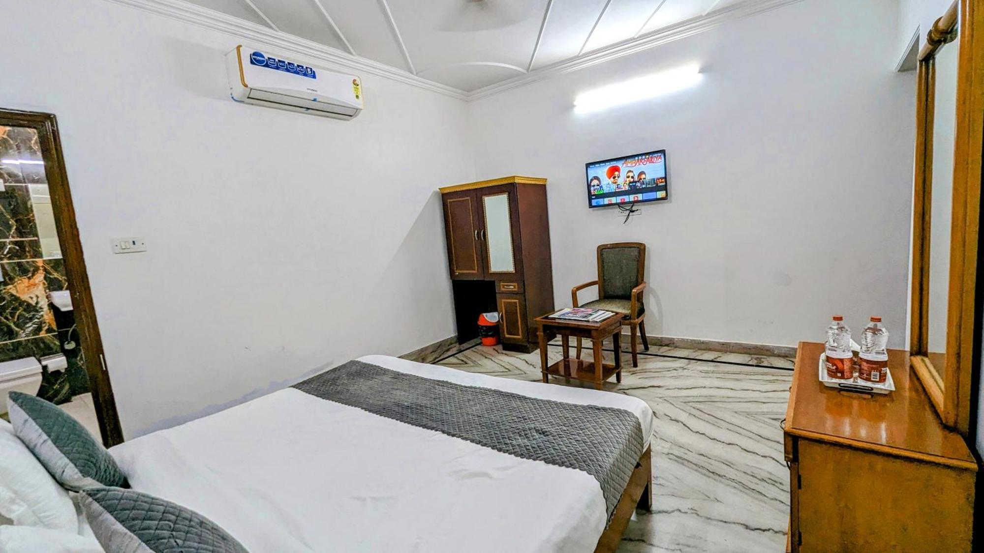 Hotel Lecston @Yashobhoomi Dwarka Sector - 25 Metro Station Delhi  Dış mekan fotoğraf