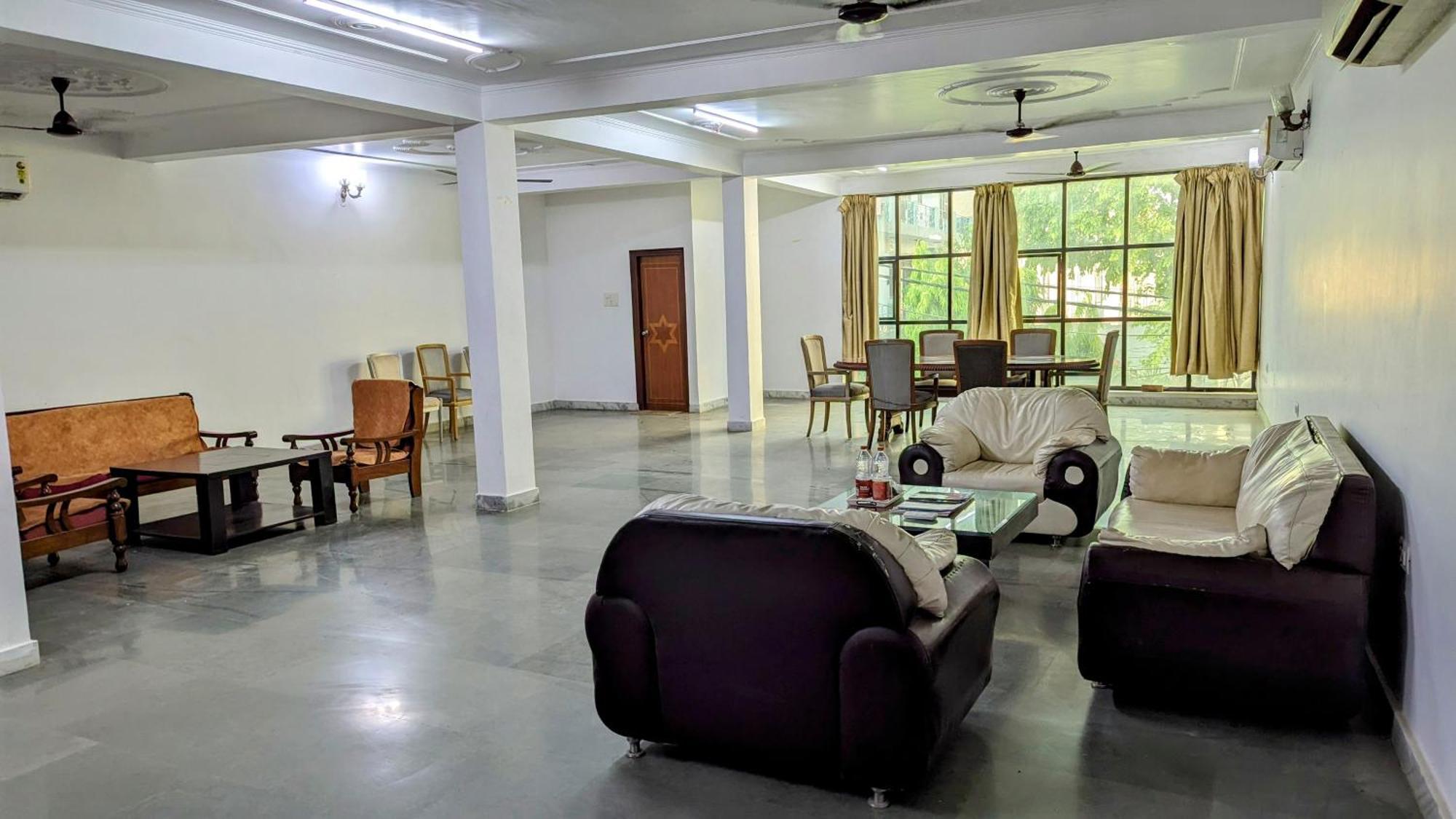 Hotel Lecston @Yashobhoomi Dwarka Sector - 25 Metro Station Delhi  Dış mekan fotoğraf
