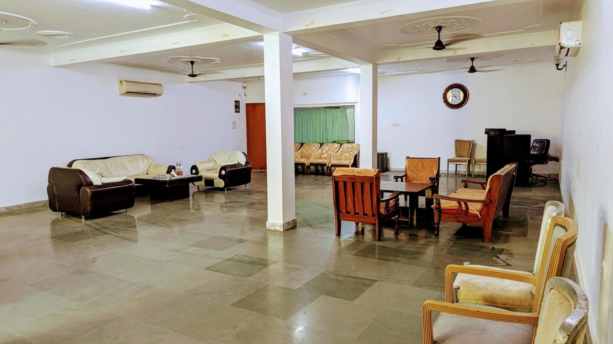 Hotel Lecston @Yashobhoomi Dwarka Sector - 25 Metro Station Delhi  Dış mekan fotoğraf