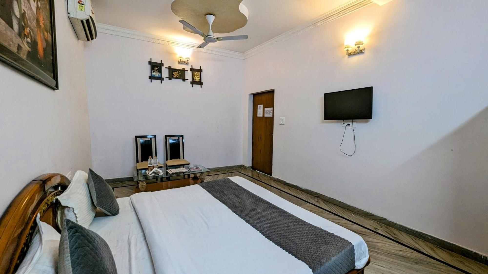 Hotel Lecston @Yashobhoomi Dwarka Sector - 25 Metro Station Delhi  Dış mekan fotoğraf