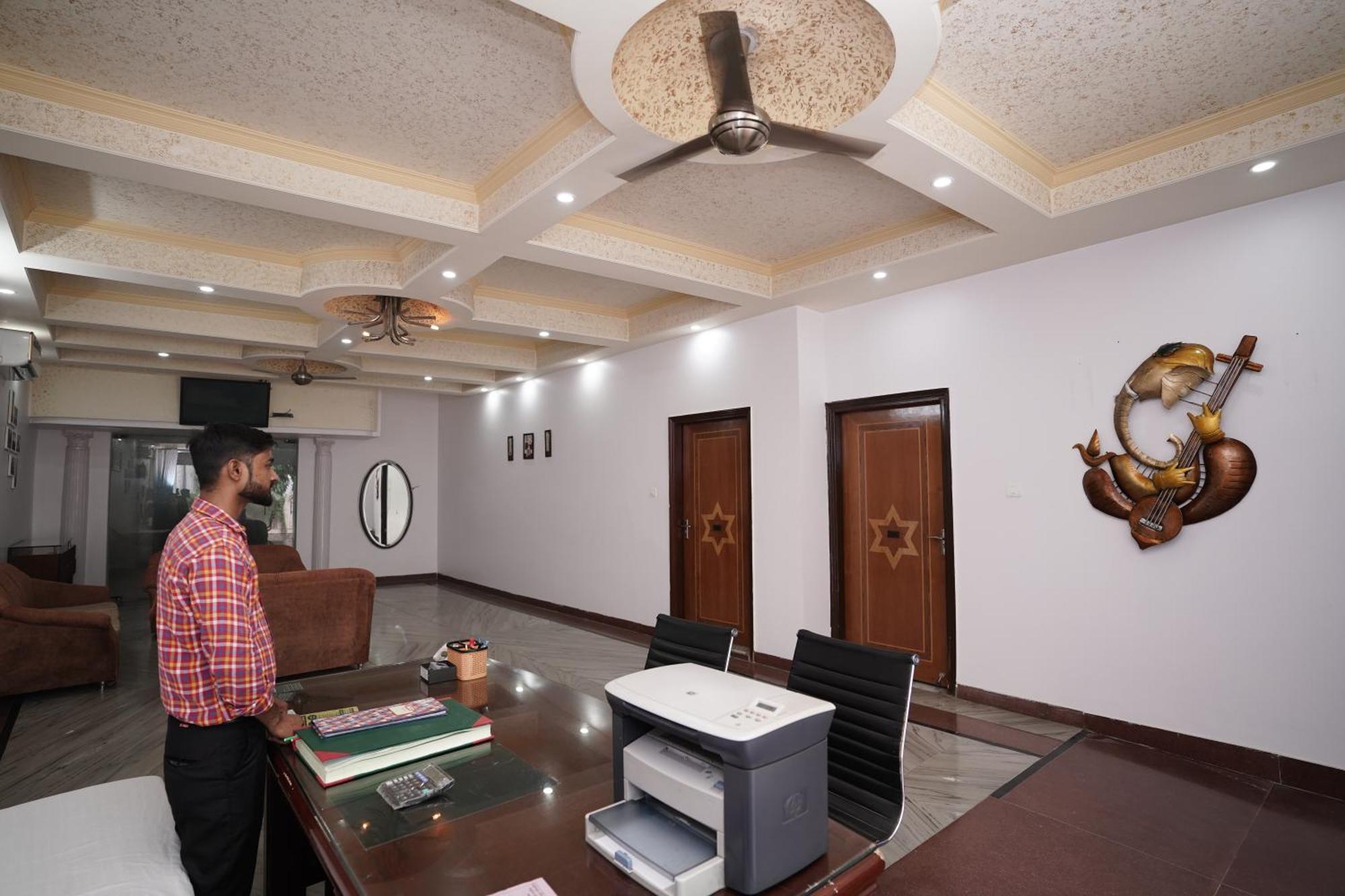 Hotel Lecston @Yashobhoomi Dwarka Sector - 25 Metro Station Delhi  Dış mekan fotoğraf