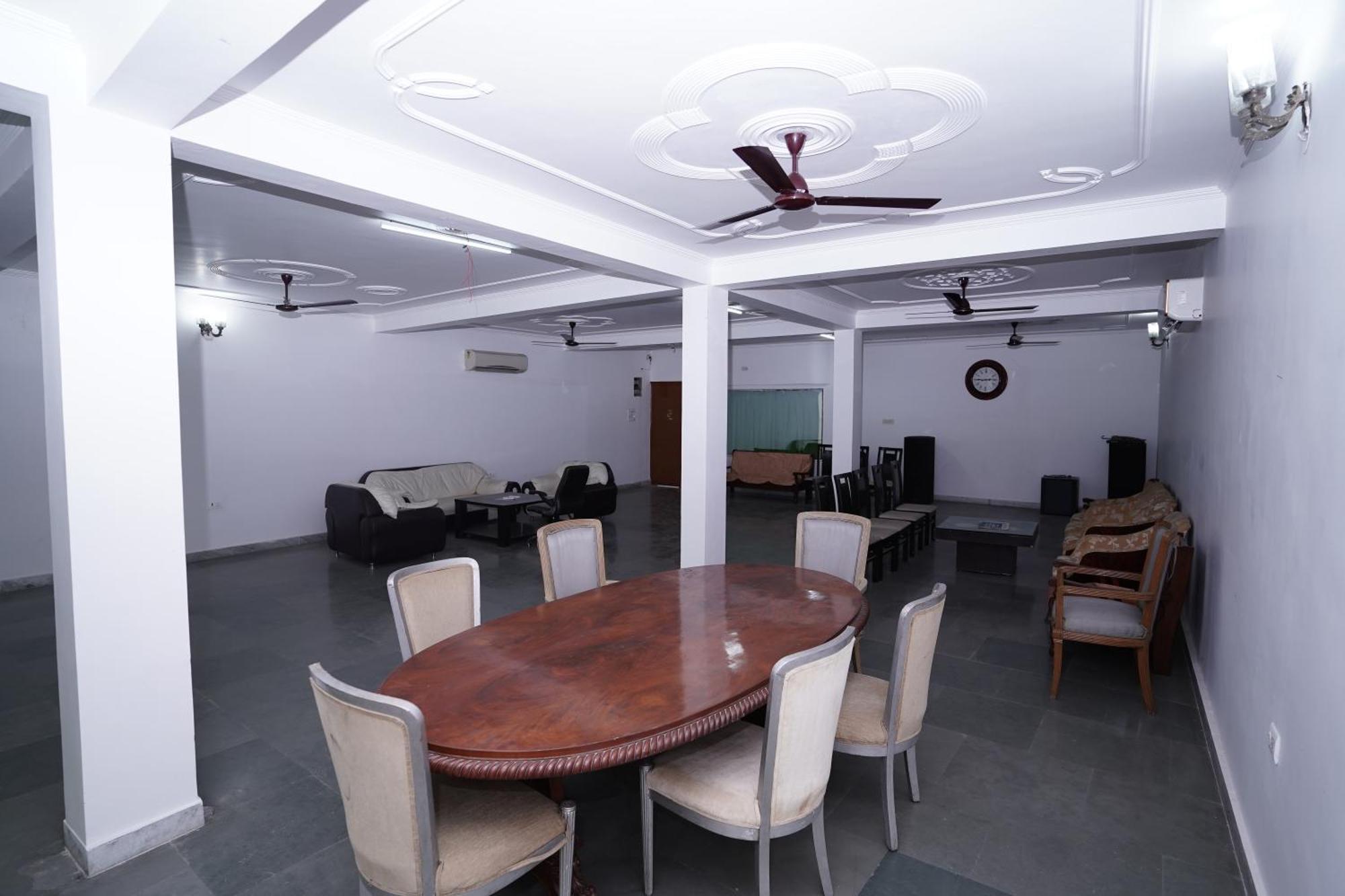 Hotel Lecston @Yashobhoomi Dwarka Sector - 25 Metro Station Delhi  Dış mekan fotoğraf