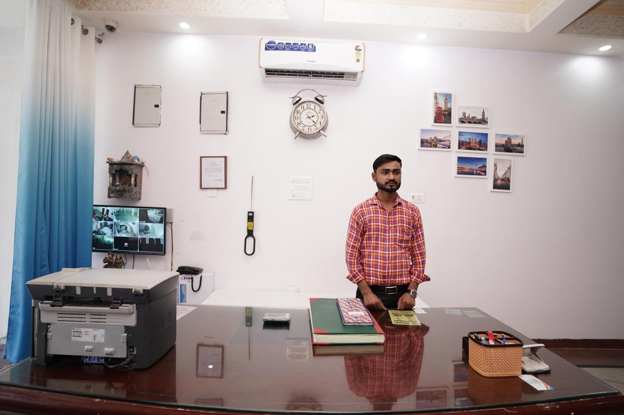 Hotel Lecston @Yashobhoomi Dwarka Sector - 25 Metro Station Delhi  Dış mekan fotoğraf