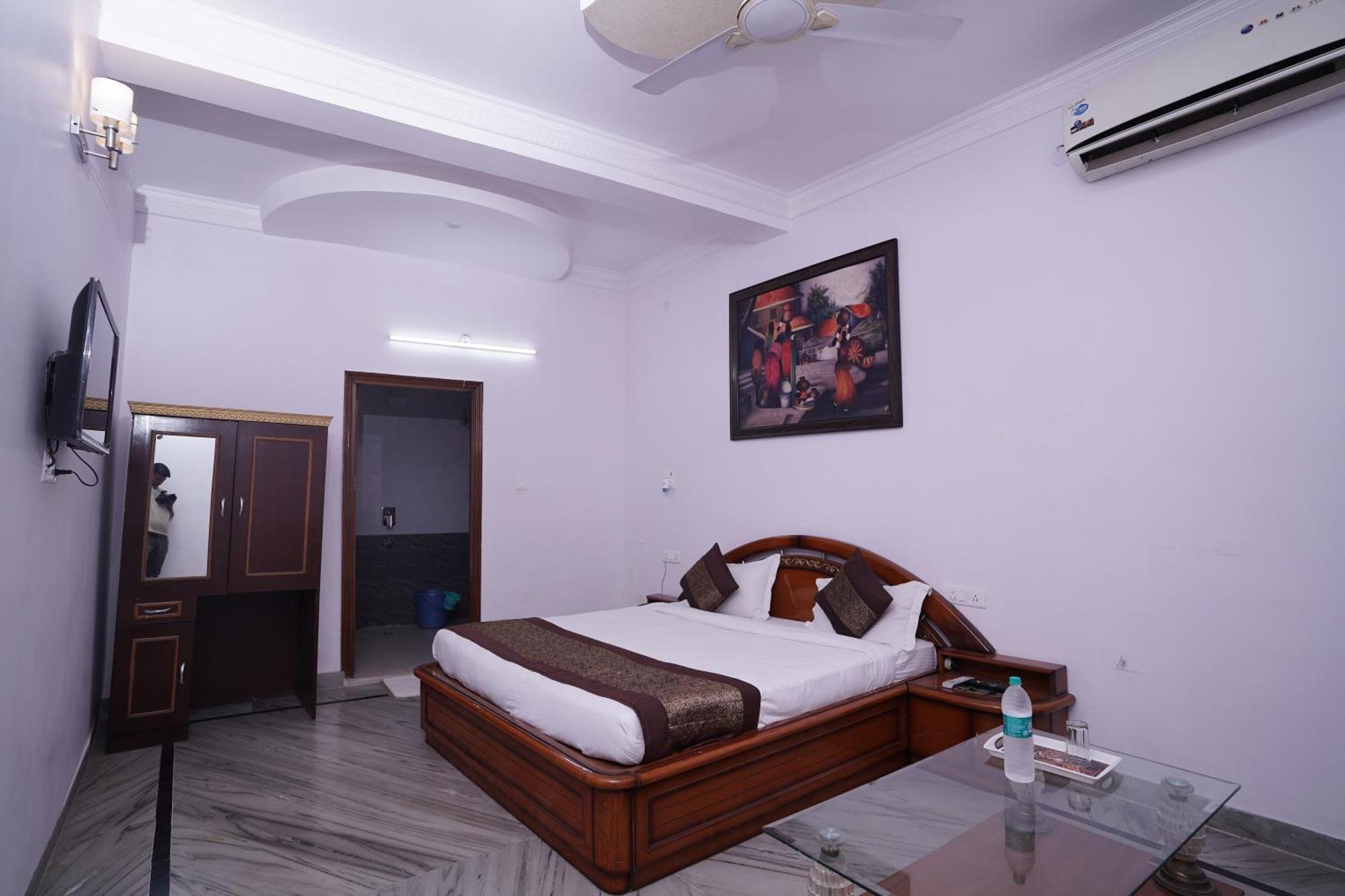 Hotel Lecston @Yashobhoomi Dwarka Sector - 25 Metro Station Delhi  Dış mekan fotoğraf