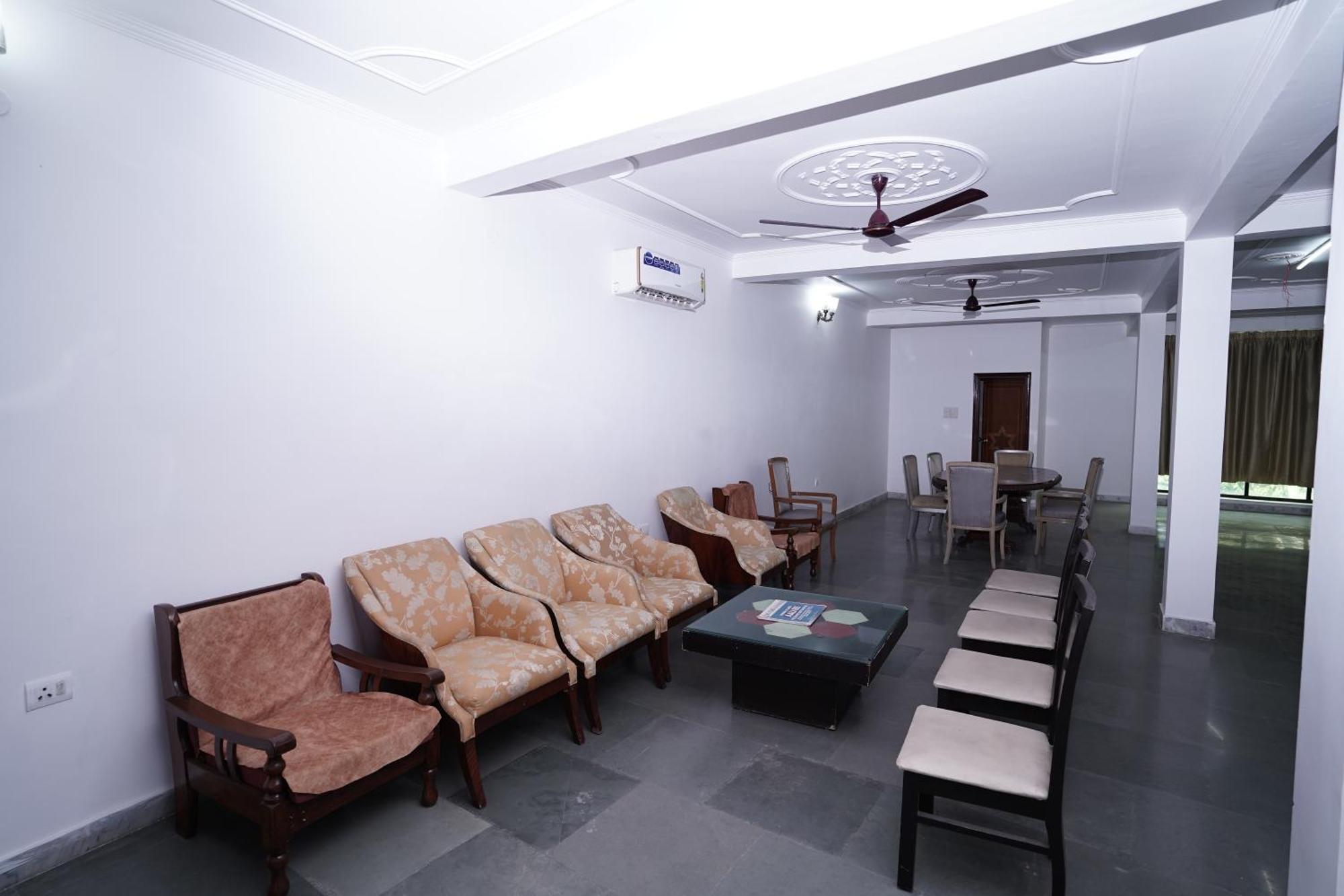 Hotel Lecston @Yashobhoomi Dwarka Sector - 25 Metro Station Delhi  Dış mekan fotoğraf
