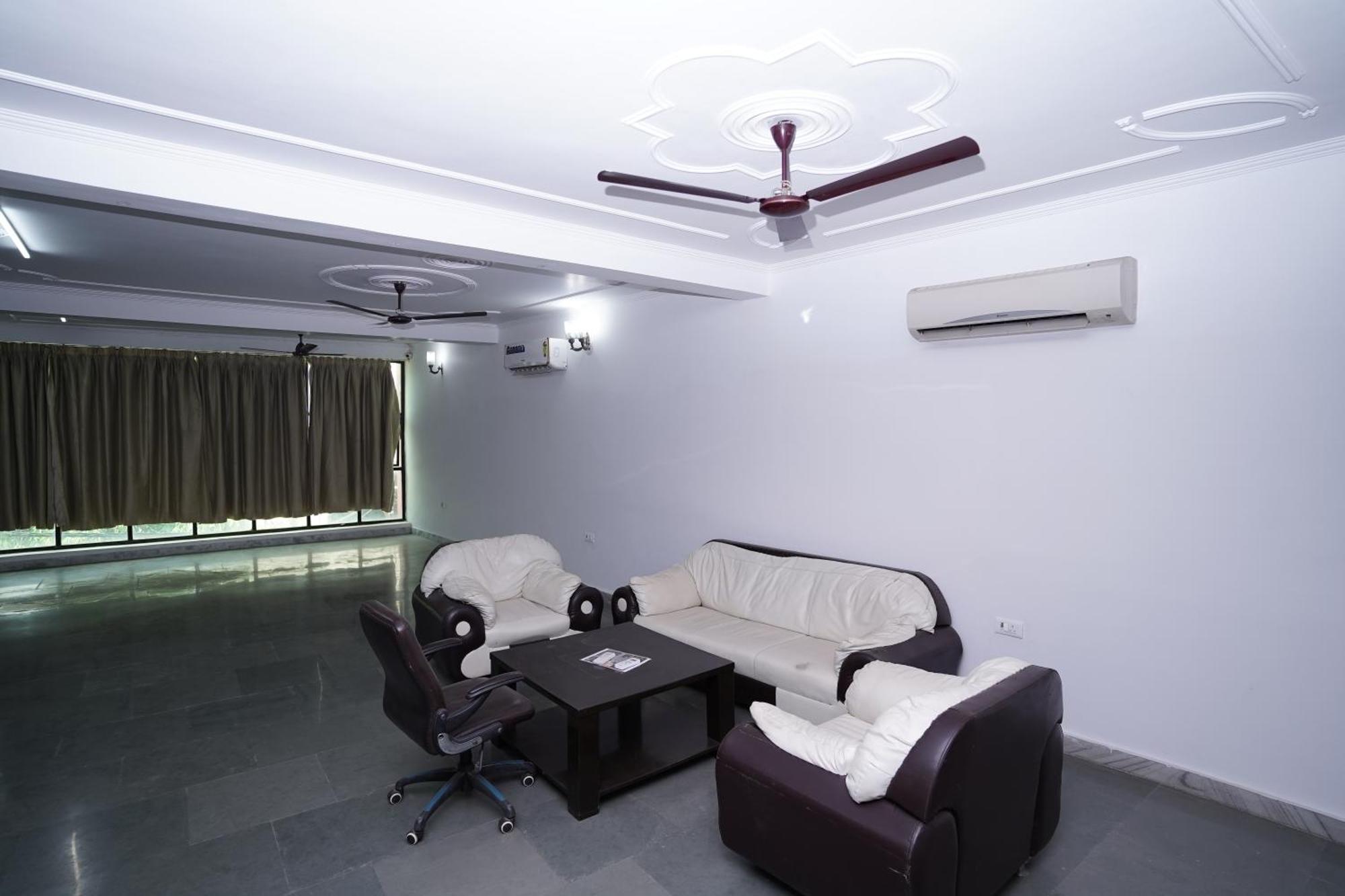 Hotel Lecston @Yashobhoomi Dwarka Sector - 25 Metro Station Delhi  Dış mekan fotoğraf