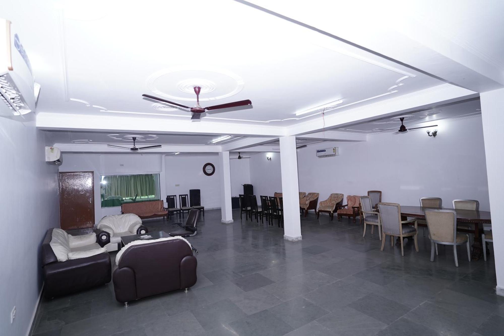 Hotel Lecston @Yashobhoomi Dwarka Sector - 25 Metro Station Delhi  Dış mekan fotoğraf